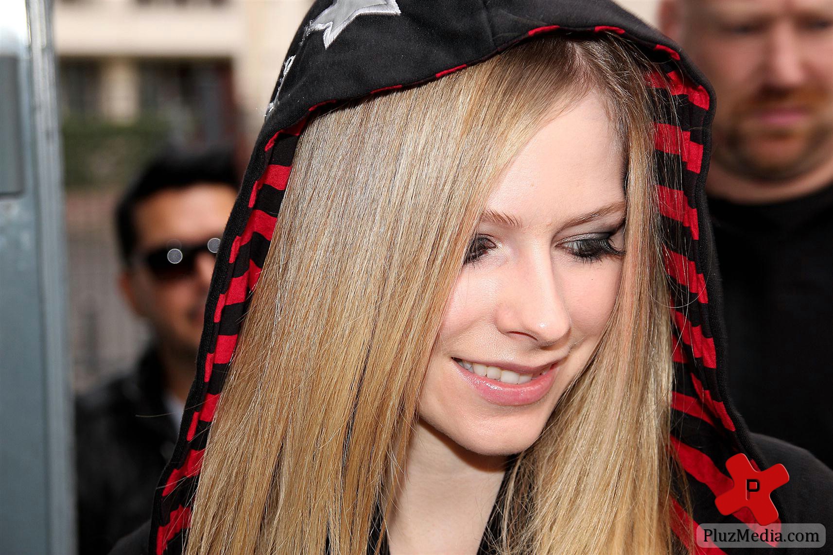 Avril Lavigne outside NRJ Radio Studios photos | Picture 77962